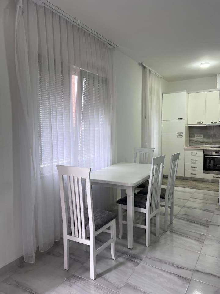 White Apartamento